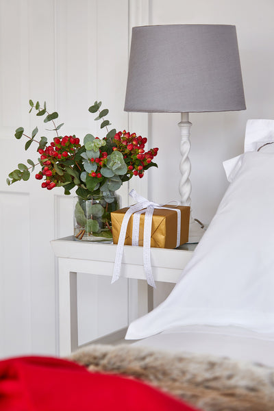 Guest bedroom ideas & bathroom accessories for Christmas hosting