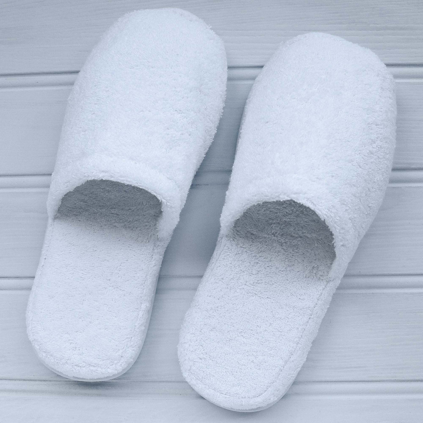 Maine Towelling Closed Toe Slippers White